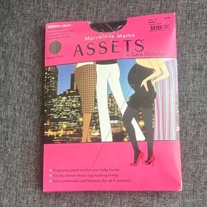 ASSETS by Sara Blakely Pink and Black Maternity Tights Packaging